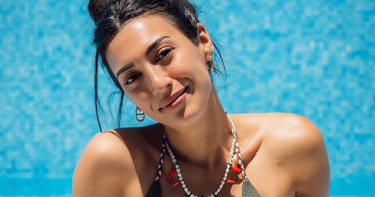 Η Ήβη Αδάμου επέλεξε το πιο κομψό και διαχρονικό beach cover up