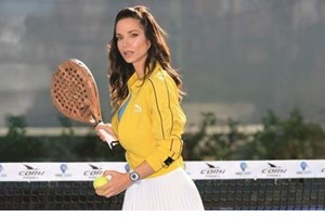 Σε full καλοκαιρινό mood η Κατερίνα Γερονικολού | Οι πρώτες βουτιές με τον Γιάννη Τσιμιτσέλη