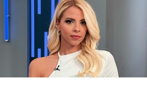 Η Κατερίνα Καινούργιου με το φόρεμα που θα σου "λύσει" τα χέρια στις διακοπές