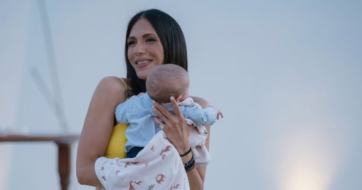 Ανθή Βούλγαρη | Το αδημοσίευτο στιγμιότυπο με τον σύζυγό της από τη βάφτιση του γιου τους - εικόνα 3