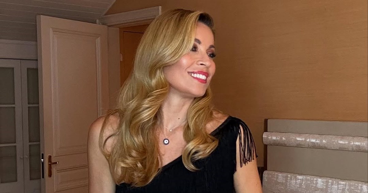 "Chase the hat" | H Μαριέττα Χρουσαλά σε παραθαλάσσιο προορισμό με τη Μαρία Μπεκατώρου