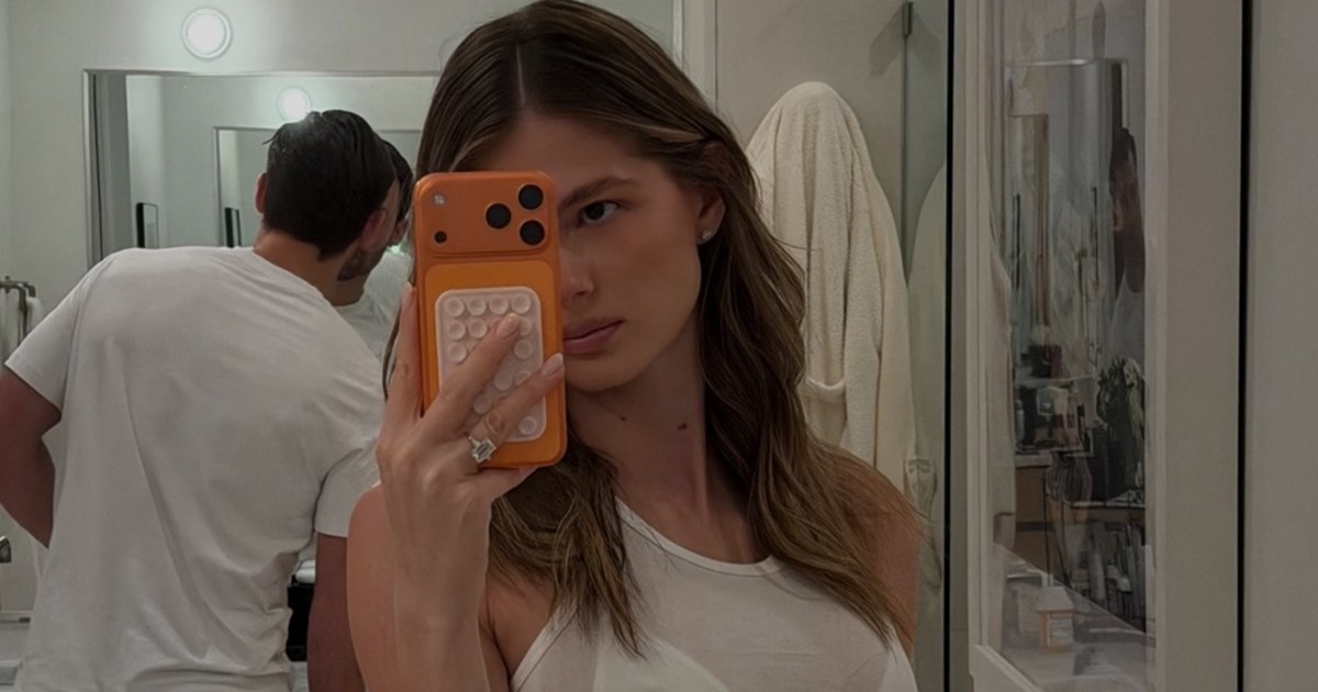 Αμαλία Κωστοπούλου | Ποζάρει με αθλητικό μπουστάκι και μάς δείχνει τους καλοσχηματισμένους κοιλιακούς της - εικόνα 3