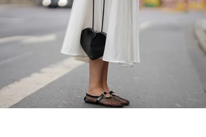 Οι μπαλαρίνες με δίχτυ που δεν πρέπει να λείπουν από τη βαλίτσα των διακοπών σου