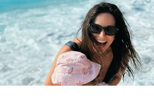 Κατερίνα Γερονικολού | Με λεοπάρ μαγιό σε σκάφος στο Μεγανήσι - εικόνα 2