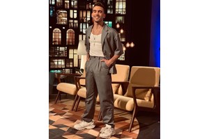 Ιάσονας Μανδηλάς | Η πρόταση γάμου στον σύντροφό του σε ρομαντική βαρκάδα στην Πράγα - εικόνα 2