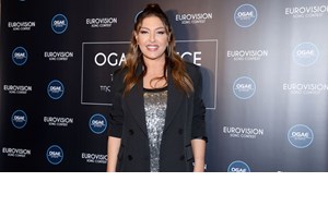 Η Έλενα Παπαρίζου ποζάρει με μαγιό και φέρνει πίσω το καλοκαίρι