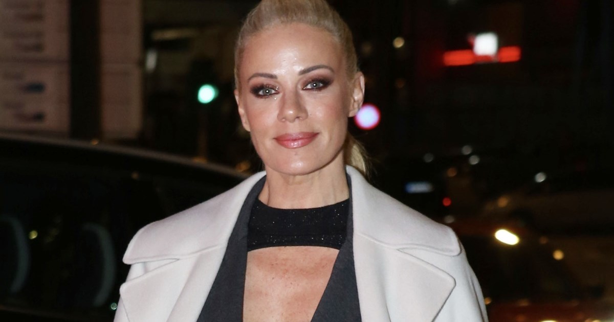 Όταν ο Σάκης Ρουβάς ανέβασε στη σκηνή τη Ζέτα Μακρυπούλια | Η τρυφερή αγκαλιά και το τραγούδι που ερμήνευσαν