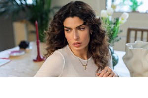 Η Ευγενία Σαμαρά με το διαχρονικό μαγιό που πρέπει να έχεις και δεν είναι μαύρο