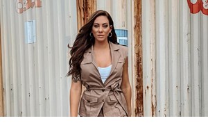 Η Σία Κοσιώνη με total white εμφάνιση είναι ό,τι πιο κομψό θα δεις σήμερα