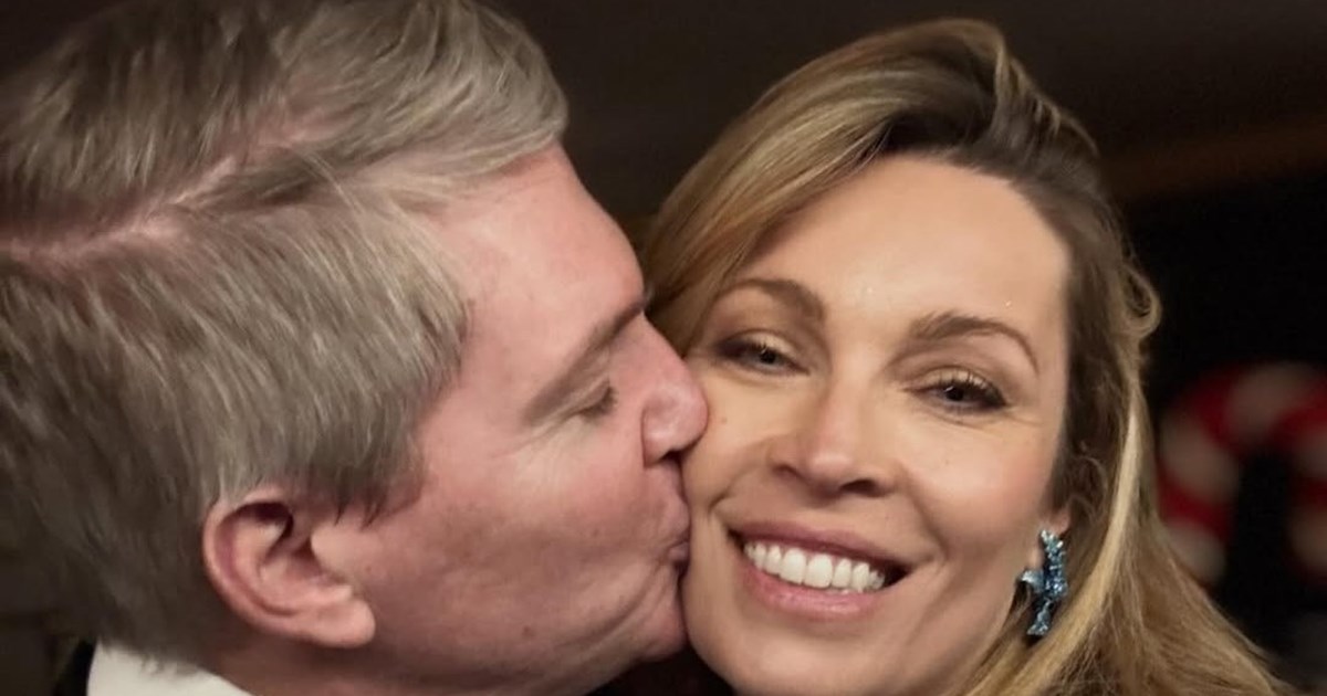 Με chic αθλητικό jacket η Μαριέττα Χρουσαλά | Χέρι χέρι με τον Λέοντα Πατίτσα στην πρωινή τους βόλτα - εικόνα 5