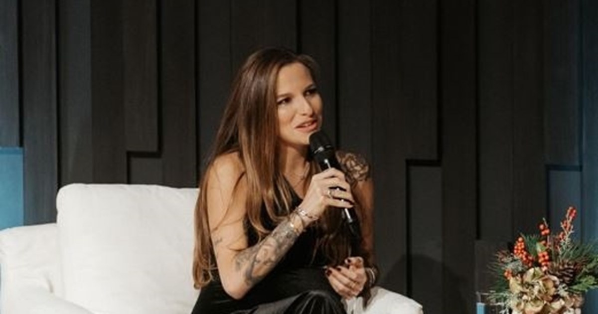 Άννα Πρέλεβιτς | Το καλοκαιρινό αξεσουάρ που δεν αποχωρίζεται στις διακοπές της στη Σικελία