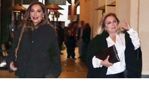 Μαρία Καβογιάννη | Το κινηματογραφικό βίντεο από το εξωτερικό του σπιτιού της στον Βύρωνα