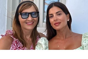 Σταματίνα Τσιμτσιλή - Μάρα Ζαχαρέα - Τίνα Μεσσαροπούλου | Βραδινή έξοδος με εντυπωσιακά σύνολα σε εξωτικό μαγαζί της πρωτεύουσας