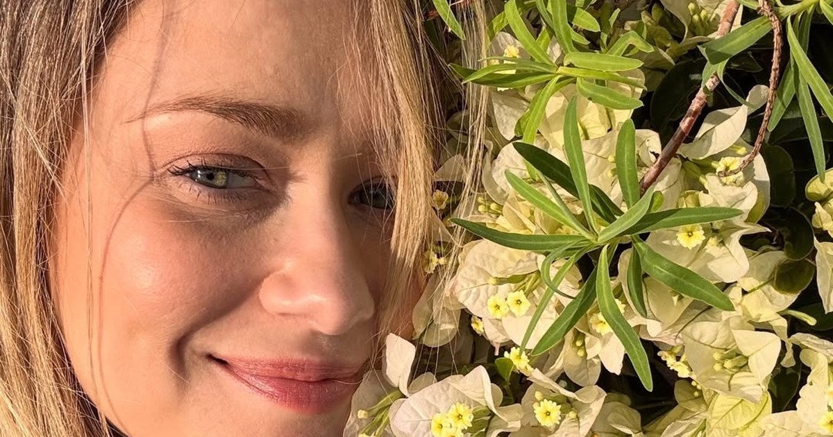 "Το Σόι Σου" | Οι τηλεοπτικοί "Διονύσης" & "Αλίνα" ποζάρουν μαζί στο θέατρο