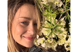 "Το Σόι Σου" | Οι τηλεοπτικοί "Διονύσης" & "Αλίνα" ποζάρουν μαζί στο θέατρο