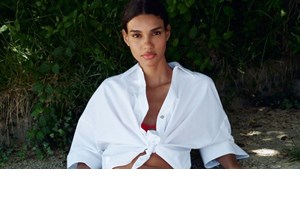 5 t-shirt με logo που μπορείς να αποκτήσεις τώρα στις εκπτώσεις