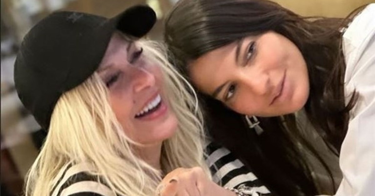 Η Άννα Βίσση αγκαλιά με τον Αντώνη Ρέμο | Η νυχτερινή έξοδος με τον Γιάννη & τη Δήμητρα Κούστα για τα γενέθλια της αδερφής της