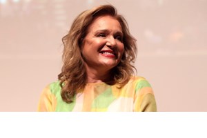 Στην Αντίπαρο η Μαρία Καβογιάννη | Η βραδινή έξοδος για κρασί και ψαρομεζέδες - εικόνα 4