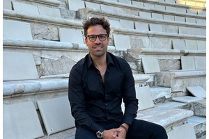 Κωνσταντίνος Αργυρός | Χαλαρή βόλτα στο κέντρο της Αθήνας με γνωστό επιχειρηματία - εικόνα 4