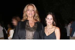 Η Μαρία Βοσκοπούλου σε ένα σπάνιο τρυφερό στιγμιότυπο με τη μητέρα της Άντζελας Γκερέκου - εικόνα 4