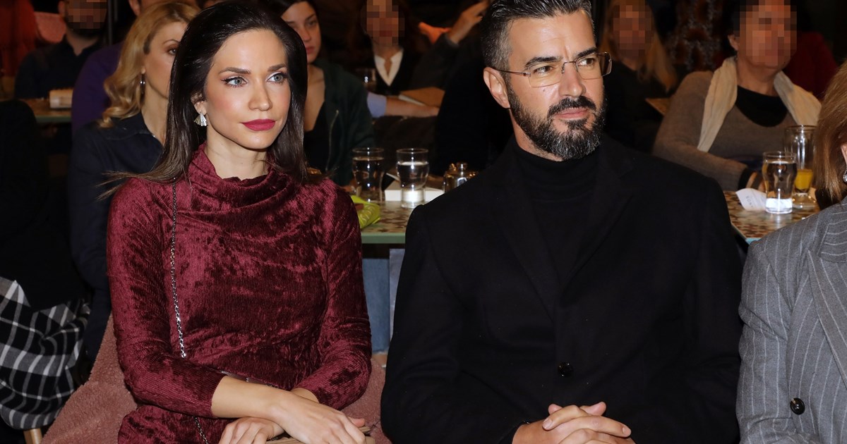 Κατερίνα Γερονικολού | Αγκαλιά με τον Γιάννη Τσιμιτσέλη σε θεατρική πρεμιέρα - εικόνα 8