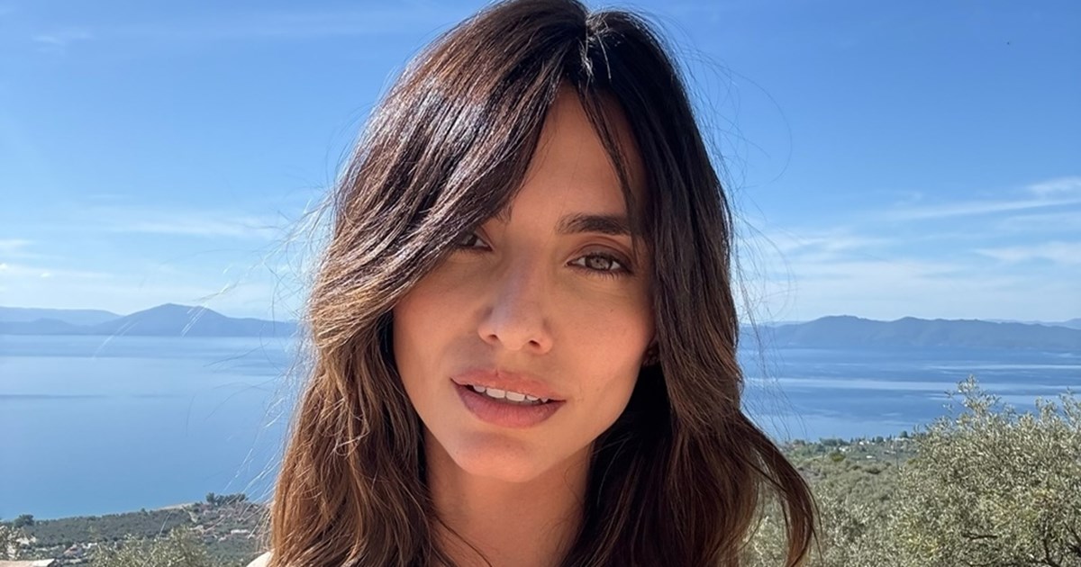 Η Μαρία Μπεκατώρου ποζάρει με το πρώτο μαγιό της σεζόν | Η φωτογραφία δίπλα στην πισίνα