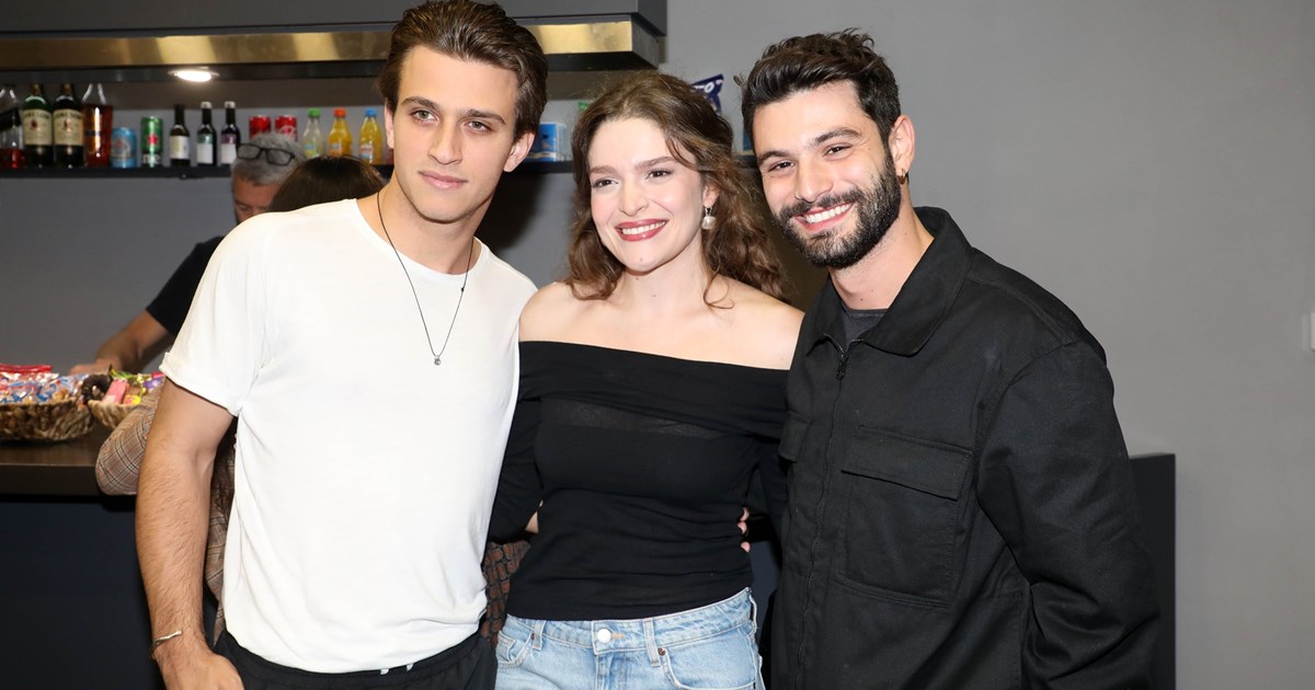 Καλλιόπη Χάσκα | Η εντυπωσιακή εμφάνιση με maxi black dress σε βραδινή έξοδο