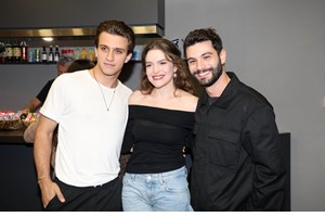 Full in love η Καλλιόπη Χάσκα | Η πρωταγωνίστρια του "Grand Hotel" χέρι - χέρι με τον σύντροφό της στο Κολωνάκι - εικόνα 6