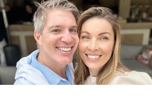 Μαριέττα Χρουσαλά | Χέρι-χέρι με τον Λέοντα Πατίτσα στα σοκάκια της Μυκόνου - εικόνα 5