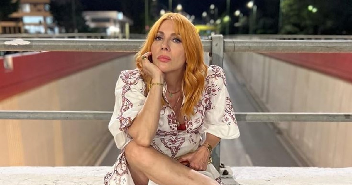 Με αγορέ κούρεμα και χαριτωμένο γλυκό προσωπάκι | Η Σμαράγδα Καρύδη αποκαλύπτει τη φωτογραφία από τα παιδικά της χρόνια