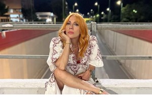 Με αγορέ κούρεμα και χαριτωμένο γλυκό προσωπάκι | Η Σμαράγδα Καρύδη αποκαλύπτει τη φωτογραφία από τα παιδικά της χρόνια