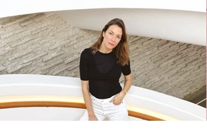 Η Βίκυ Καγιά φωτογραφίζει τη Μπιάνκα της | Με γήινο look και το πιο cute κουτάβι αγκαλιά