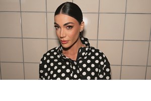 Η Ανατολή Κουινέλη ζωγραφίζει με τις ξαδέρφες της σε καταπράσινη αυλή | Το χαριτωμένο κλικ της μαμάς της - εικόνα 4