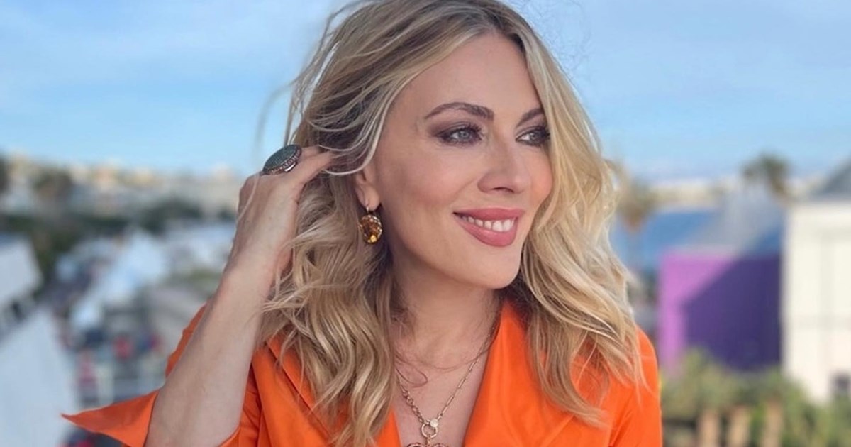 Με αγορέ κούρεμα και χαριτωμένο γλυκό προσωπάκι | Η Σμαράγδα Καρύδη αποκαλύπτει τη φωτογραφία από τα παιδικά της χρόνια - εικόνα 2