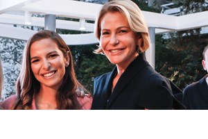 Η Αμαλία Κωστοπούλου με baggy jeans | 5 denim που μπορείς να βρεις στη Zara