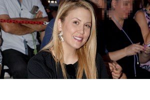 Κατερίνα Καινούργιου | Φόρεσε τα mules από την Envie shoes που θα βάλεις στο επόμενο κάλεσμα