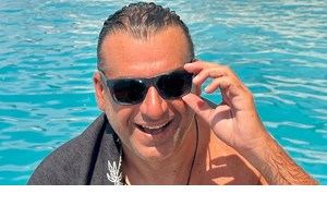 Στα Κουφονήσια ο Γιώργος Λιάγκας | Η φωτογραφία από το πρωινό του μπάνιο στα καταγάλανα νερά - εικόνα 3