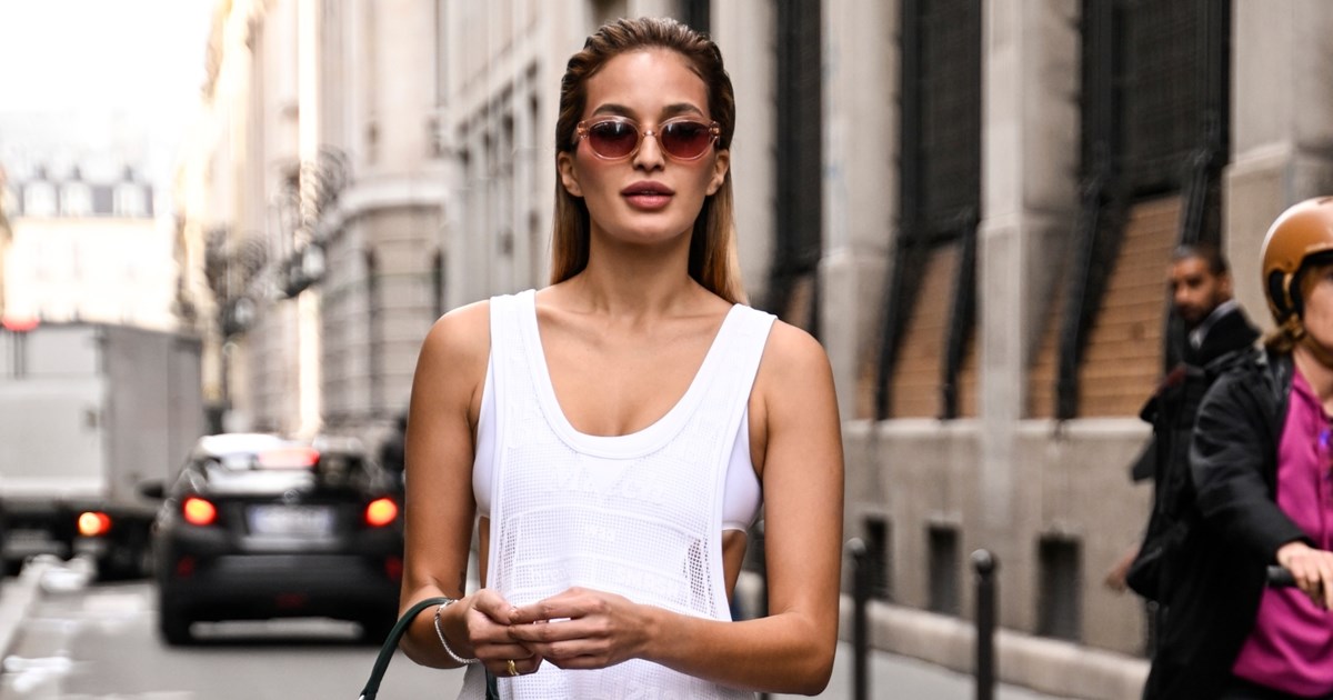 Το λευκό φόρεμα από τη Mango της Σταματίνας Τσιμτσιλή μπορεί να φορεθεί όλη μέρα - εικόνα 4