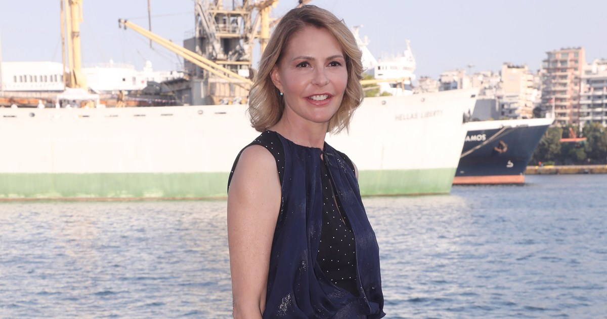 Η ερημική παραλία που απήλαυσε το μπάνιο της η Τζένη Μπαλατσινού | Δείτε τη φωτογραφία με τα καταγάλανα νερά