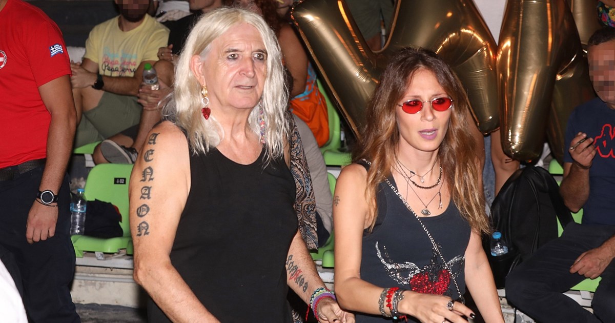 Στα μουσικά βήματα του μπαμπά του ο Φαίδονας Καρβέλας | Τo viral video με τον Νίκο Καρβέλα στο πιάνο