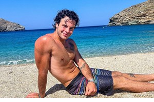 Με το μαγιό του και φόντο το απέραντο γαλάζιο | Οι νέες καλλιτεχνικές φωτογραφίες του Άγγελου Λάτσιου μάς θύμισαν ότι το καλοκαίρι είναι ακόμα εδώ - εικόνα 5