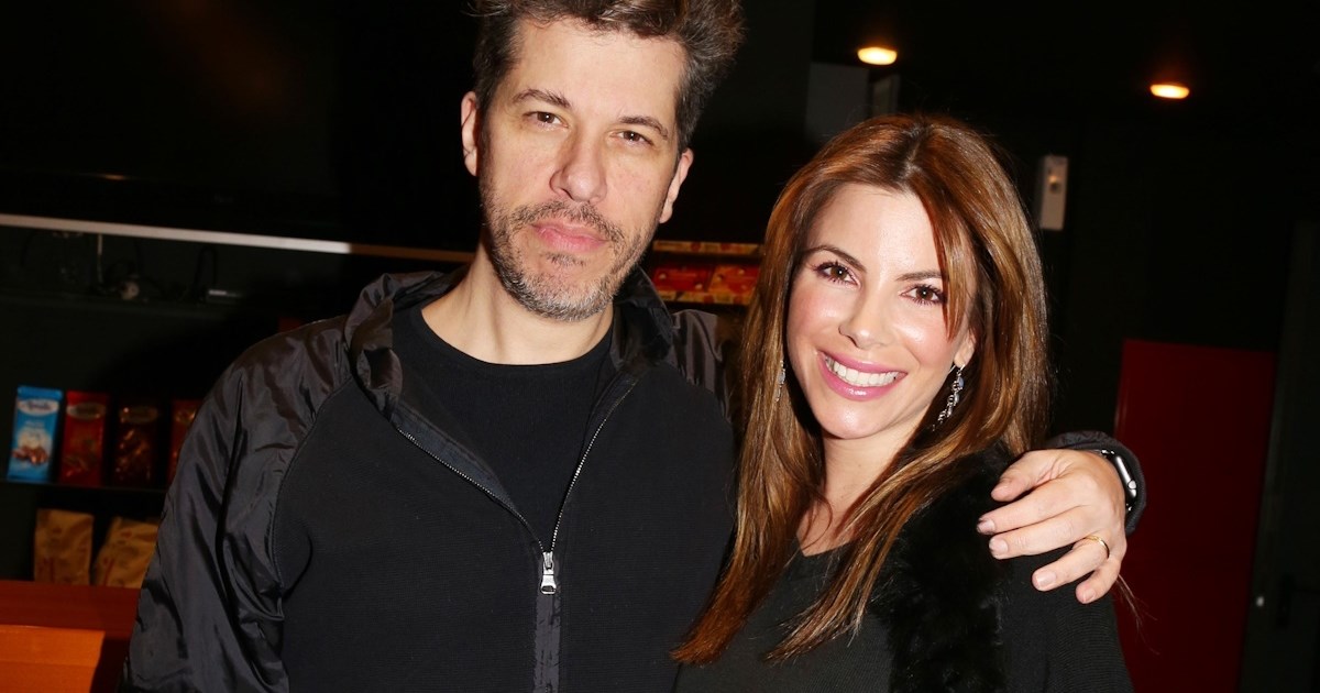 Με λευκό μπικίνι σε εξωτικό προορισμό | Η Αντελίνα Βαρθακούρη απολαμβάνει τις διακοπές της με τις κόρες της - εικόνα 6