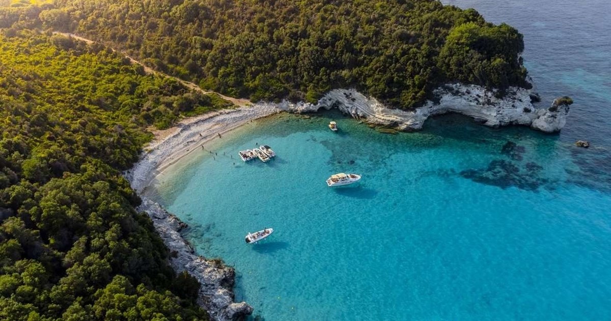 Για μπάνιο στην Αττική χωρίς αυτοκίνητο | 5 παραλίες που έχεις εύκολη πρόσβαση με τα μέσα μεταφοράς