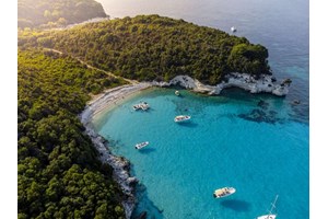 Για μπάνιο στην Αττική χωρίς αυτοκίνητο | 5 παραλίες που έχεις εύκολη πρόσβαση με τα μέσα μεταφοράς