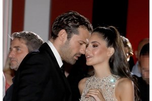 Αλεξάνδρα Νίκα | Μας δείχνει τα βαφτιστικά ρουχαλάκια του Βασίλη Αργυρού δια χειρός Σήλιας Κριθαριώτη