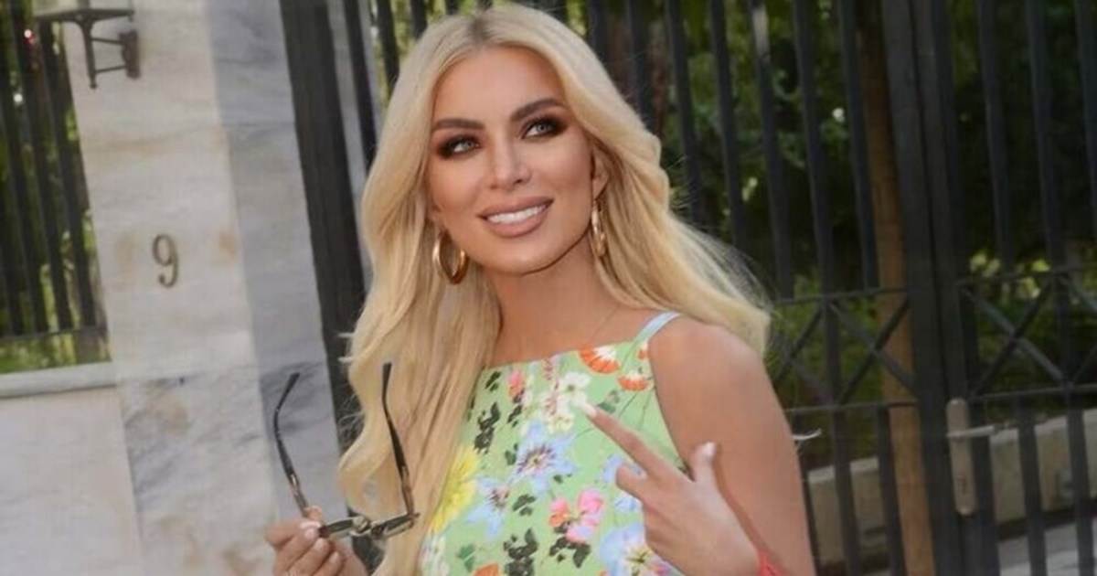 Κατερίνα Καινούργιου | Δείπνο με τους συνεργάτες της στο εστιατόριο του Πάνου Κουτσουμπή