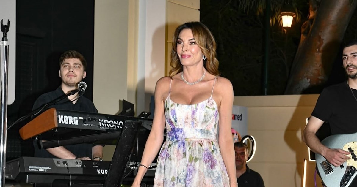 Η Τατιάνα Στεφανίδου έχει το τέλειο κορμί | Η φωτογραφία με μαύρο μπικίνι στο ηλιοβασίλεμα