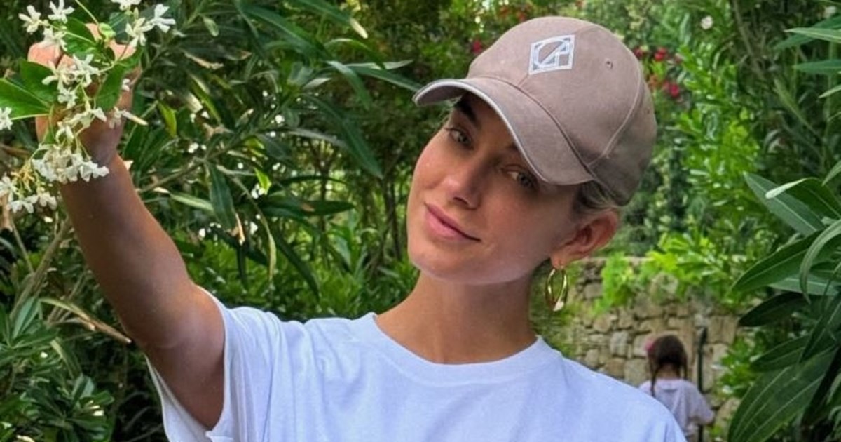 "Η μικρή μου γοργόνα" | Η Δούκισσα Νομικού φωτογραφίζει την κόρη της σε παραλία της Μυκόνου με φόντο το απέραντο γαλάζιο