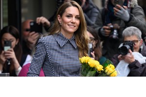 Το ριγέ πουλόβερ από την Marks&Spencer που θα σε βοηθήσει να κάνεις layering με σύγχρονο τρόπο