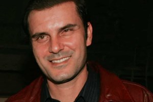 Ο Αργύρης Αγγέλου απαντά στις αντιδράσεις που προκλήθηκαν για τη φωτογραφία με τους πρώην συμπρωταγωνιστές του στην κηδεία του Γεράσιμου Μιχελή